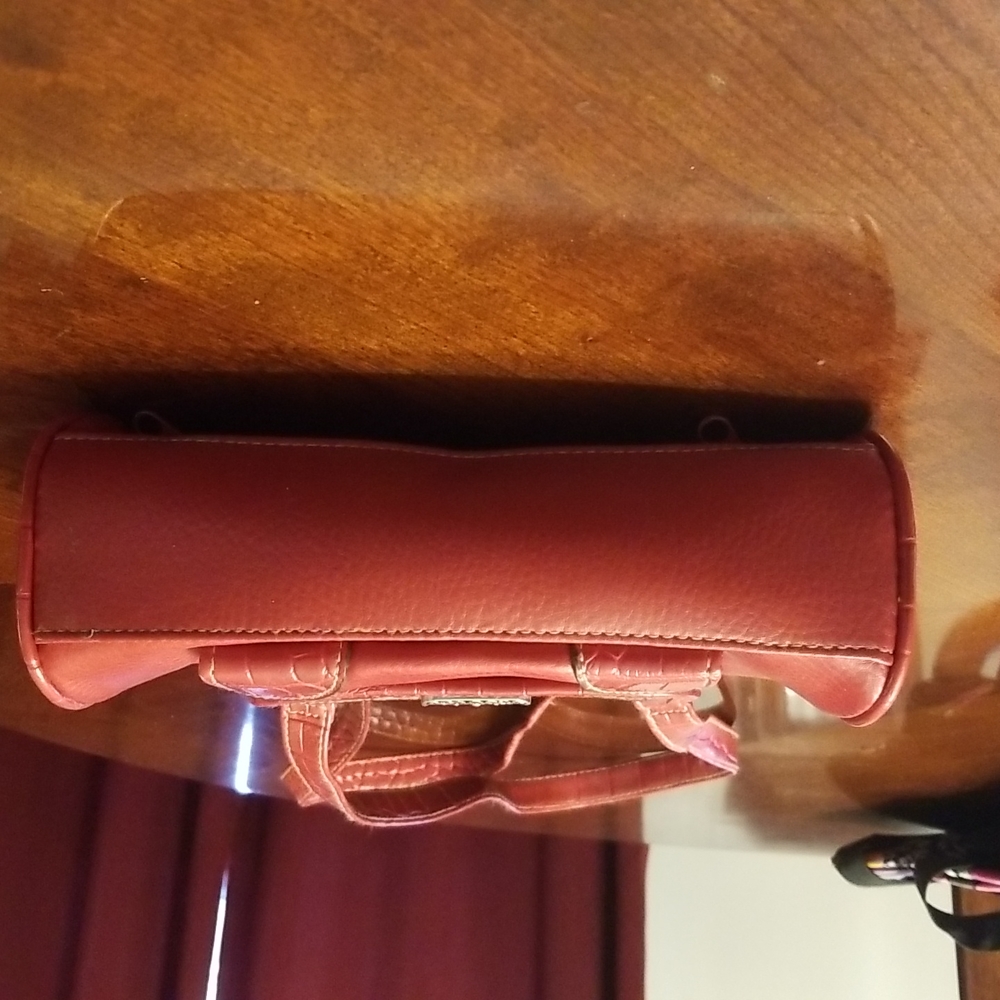 Red purse with wallet - Picture 5 of 8